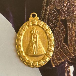 Pendant Virgen Gold Mate - Colección Brasil - 37 mm - 1 unidad - Oro