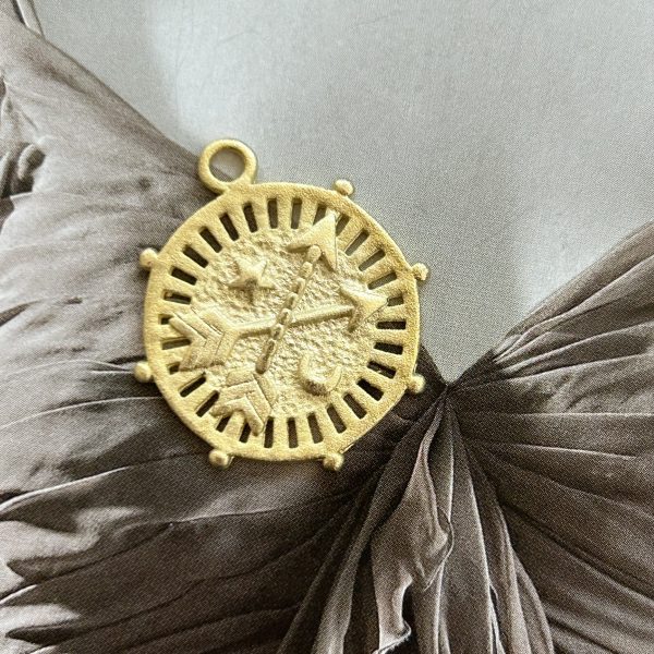 Pendant Brújula Gold Mate - Colección Brasil - 28 mm - 1 unidad