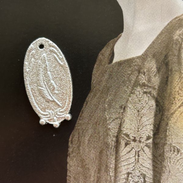 Pendant Medalla Pluma Mate Silver - Colección Brasil - 20 mm - 1 unidad