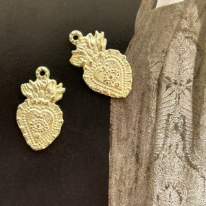 Pendant Amuleto Corazón Protector Detente Mate Gold - Colección Brasil - 20 mm - 1 unidad