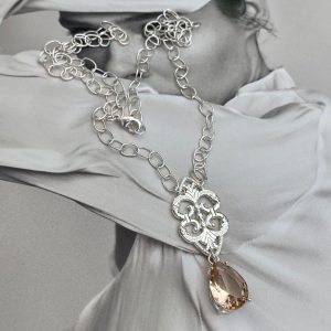 Collar Vainilla Enchapado Plata 950 Texturas y Calados Colección Praga One of a Kind