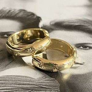 Aro Constelación Mini Gold 1.6 cm Colección Gold Addict 1 Par