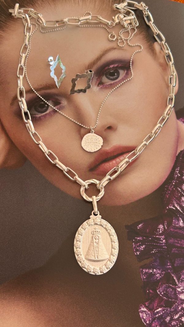 Collar Virgen Maxi Silver 50 cm Medalla Mate 3.5 cm Colección Boutique