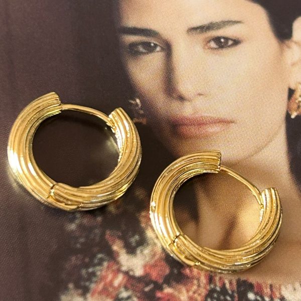 Aro Capri Textura Gold 2.2 cm Colección Gold Addict