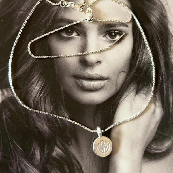 Collar Amuleto Flor Del Loto 45cm ajustable Silver Colección Gold Addict