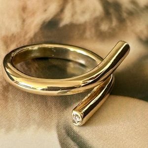 Anillo Beautiful con Cristal en cada Extremo Ajustable Colección Gold Addict